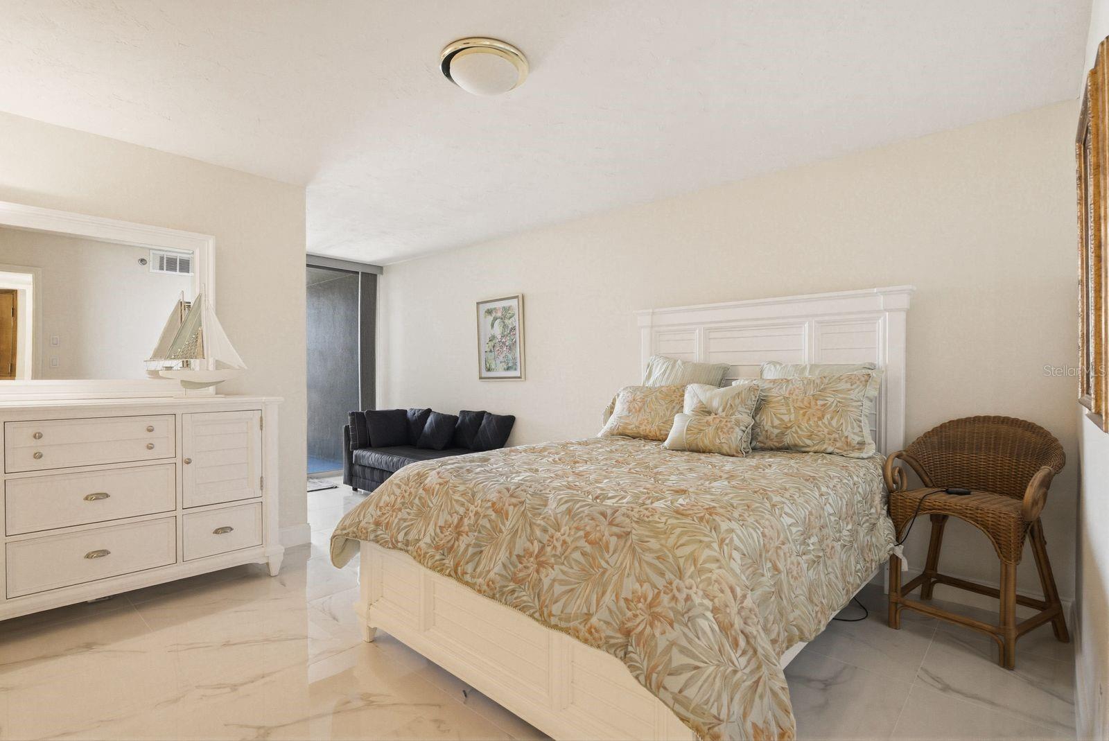 Listing photo id 18 for 1600 Gulf Boulevard 817