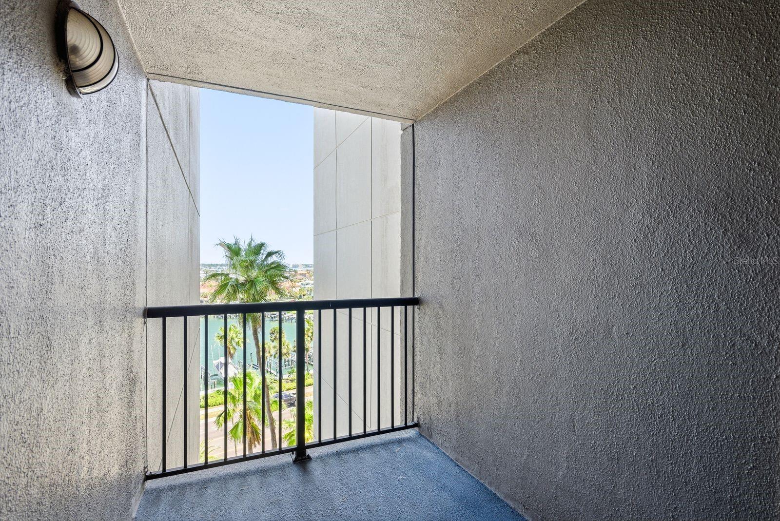 Listing photo id 20 for 1600 Gulf Boulevard 817