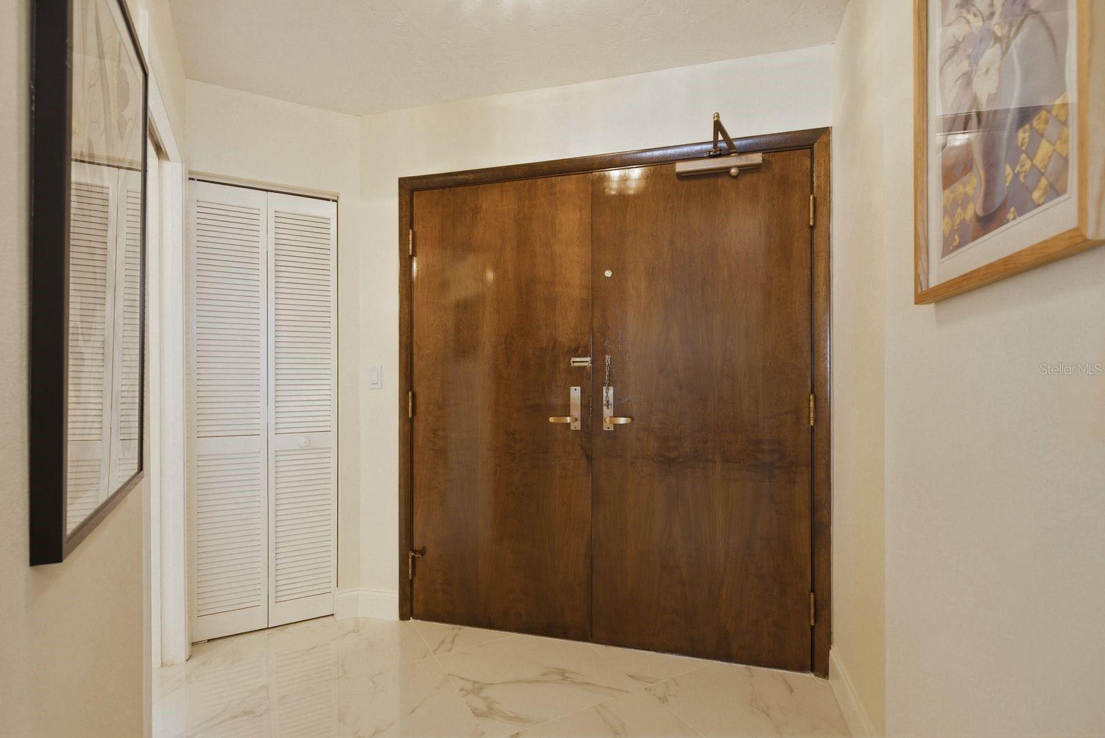 Listing photo id 30 for 1600 Gulf Boulevard 817