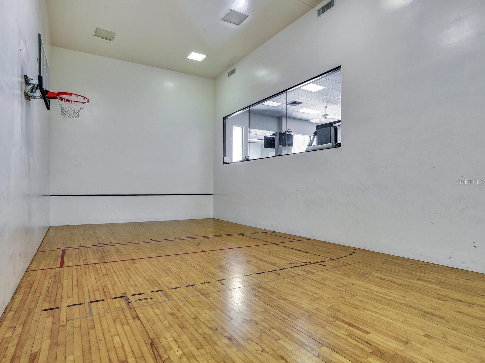 Listing photo id 35 for 1600 Gulf Boulevard 817