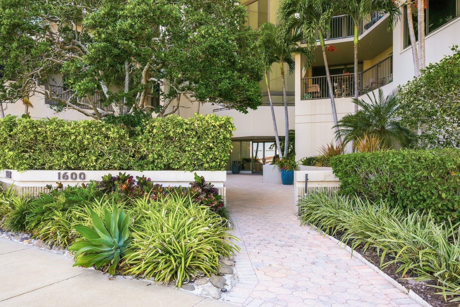 Listing photo id 36 for 1600 Gulf Boulevard 817