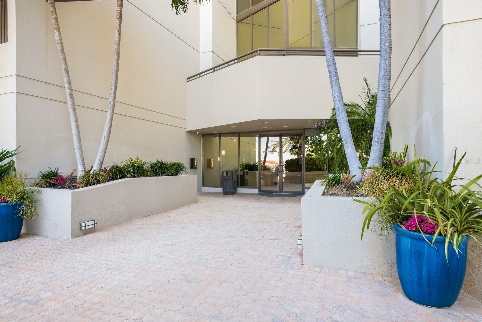 Listing photo id 37 for 1600 Gulf Boulevard 817
