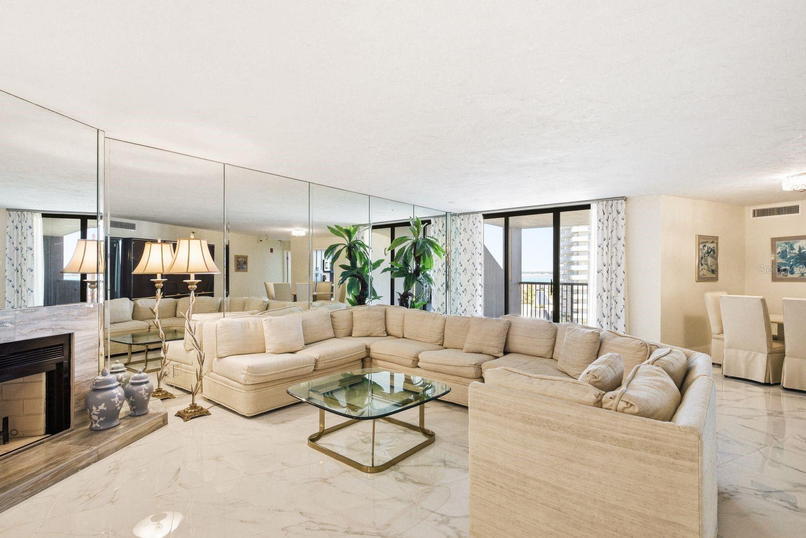 Listing photo id 2 for 1600 Gulf Boulevard 817