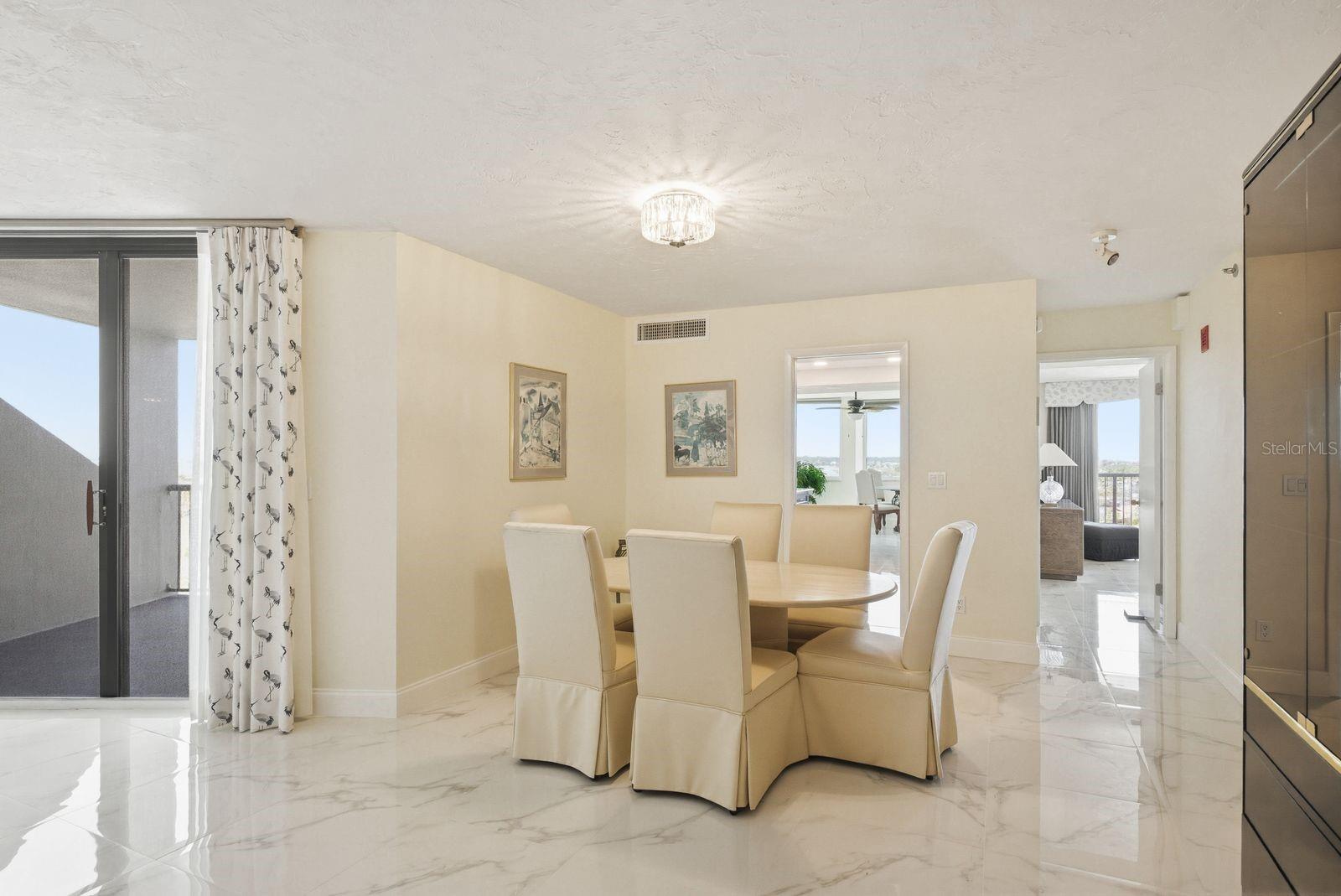 Listing photo id 4 for 1600 Gulf Boulevard 817
