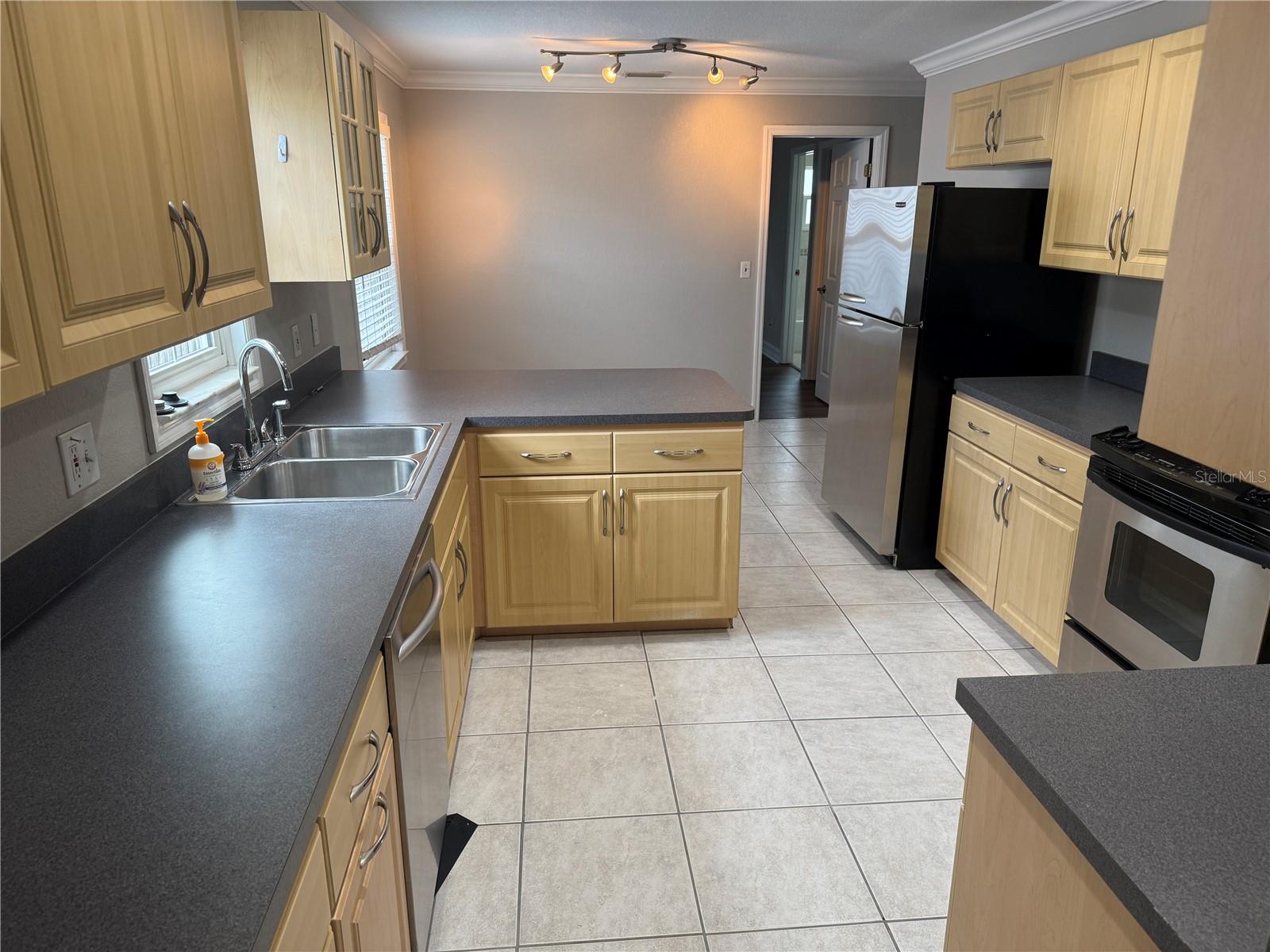 Image 4 of 13 For 8601 Rue Chateau Drive