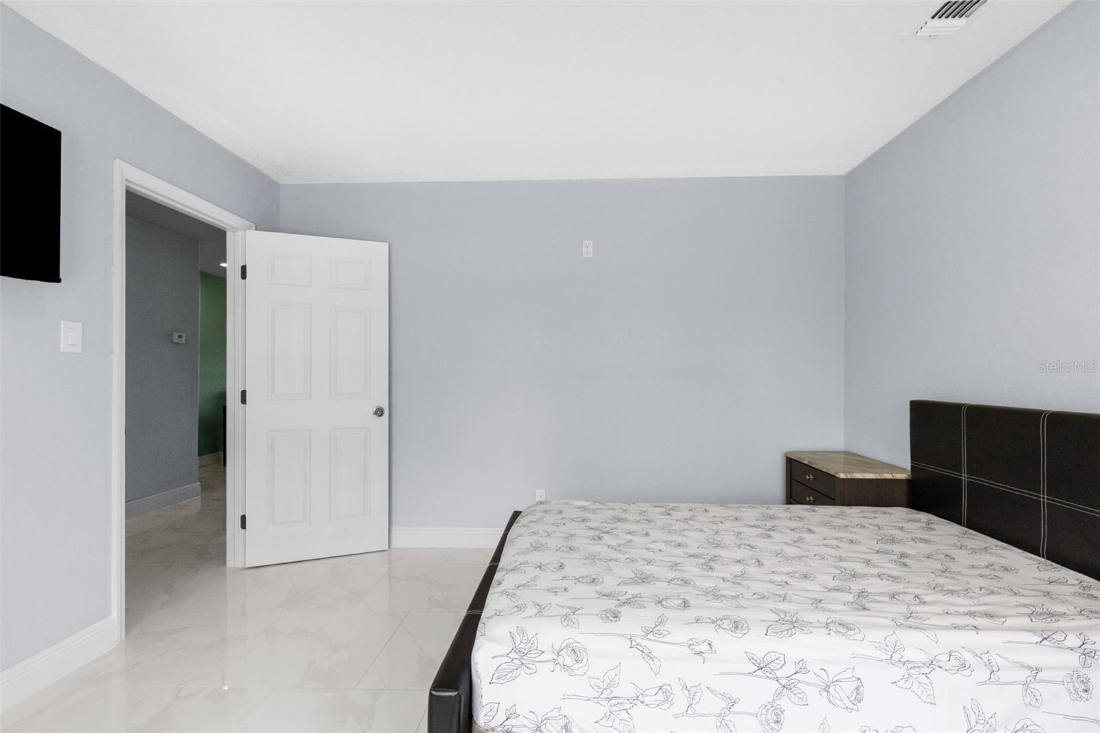 Image 11 of 54 For 2310 Knollwood Place