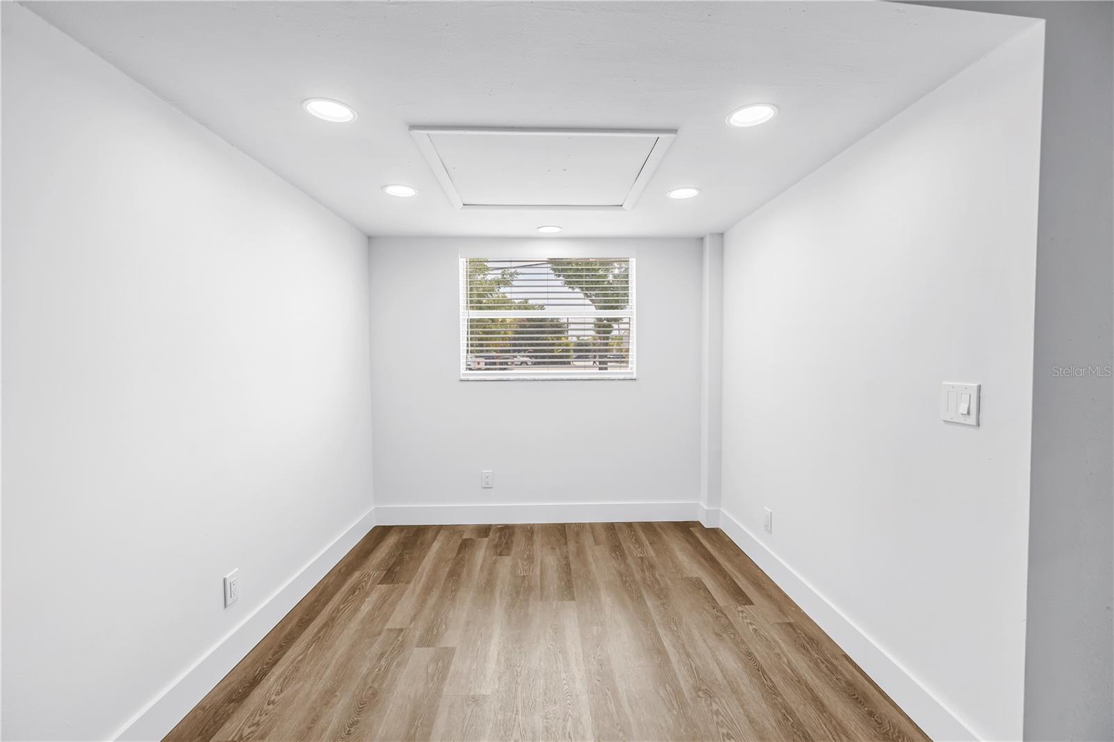 Image 10 of 62 For 110 Monroe Circle N 1
