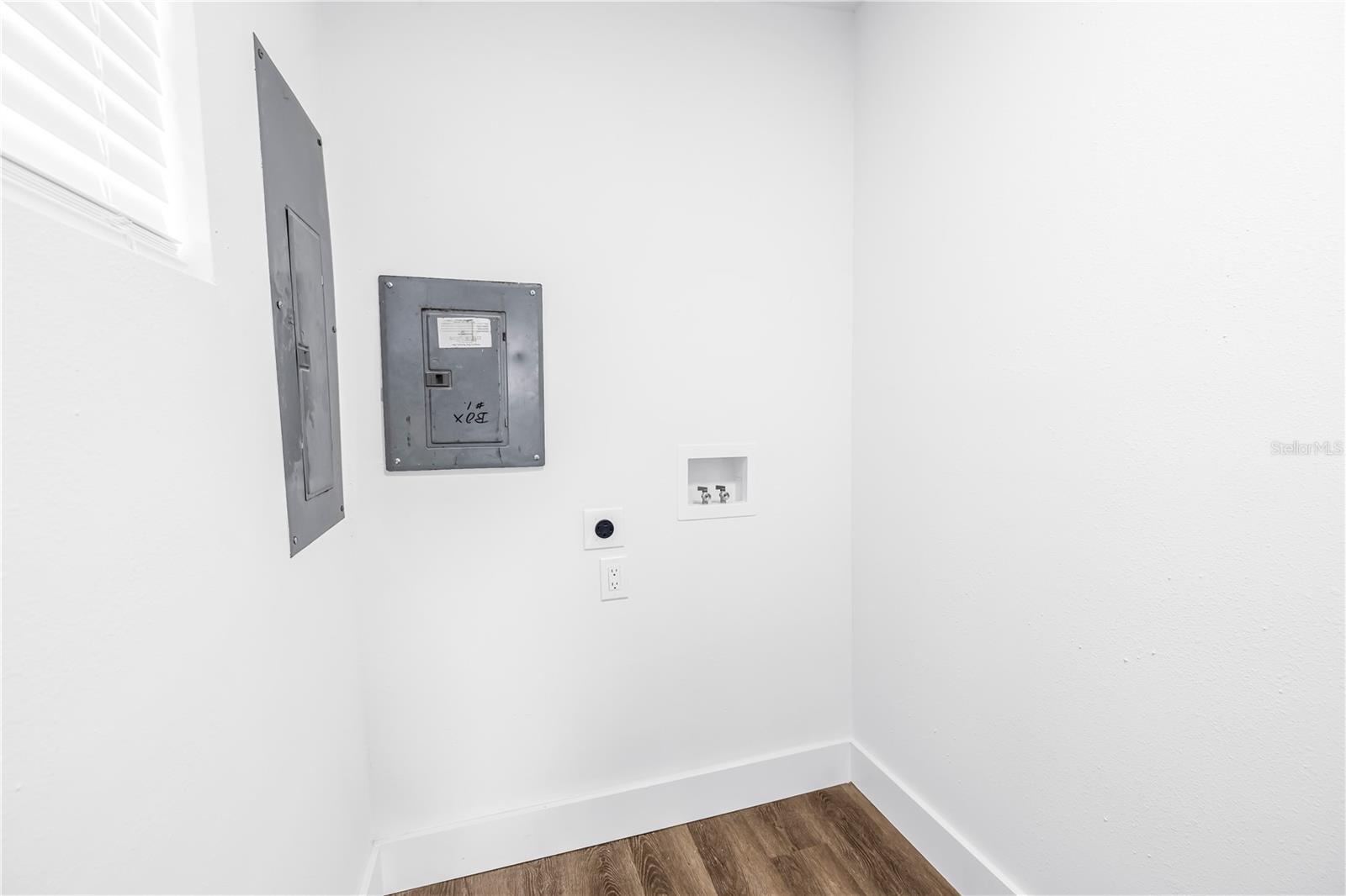 Image 14 of 62 For 110 Monroe Circle N 1