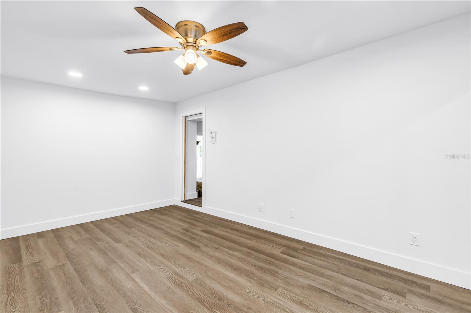 Image 17 of 62 For 110 Monroe Circle N 1