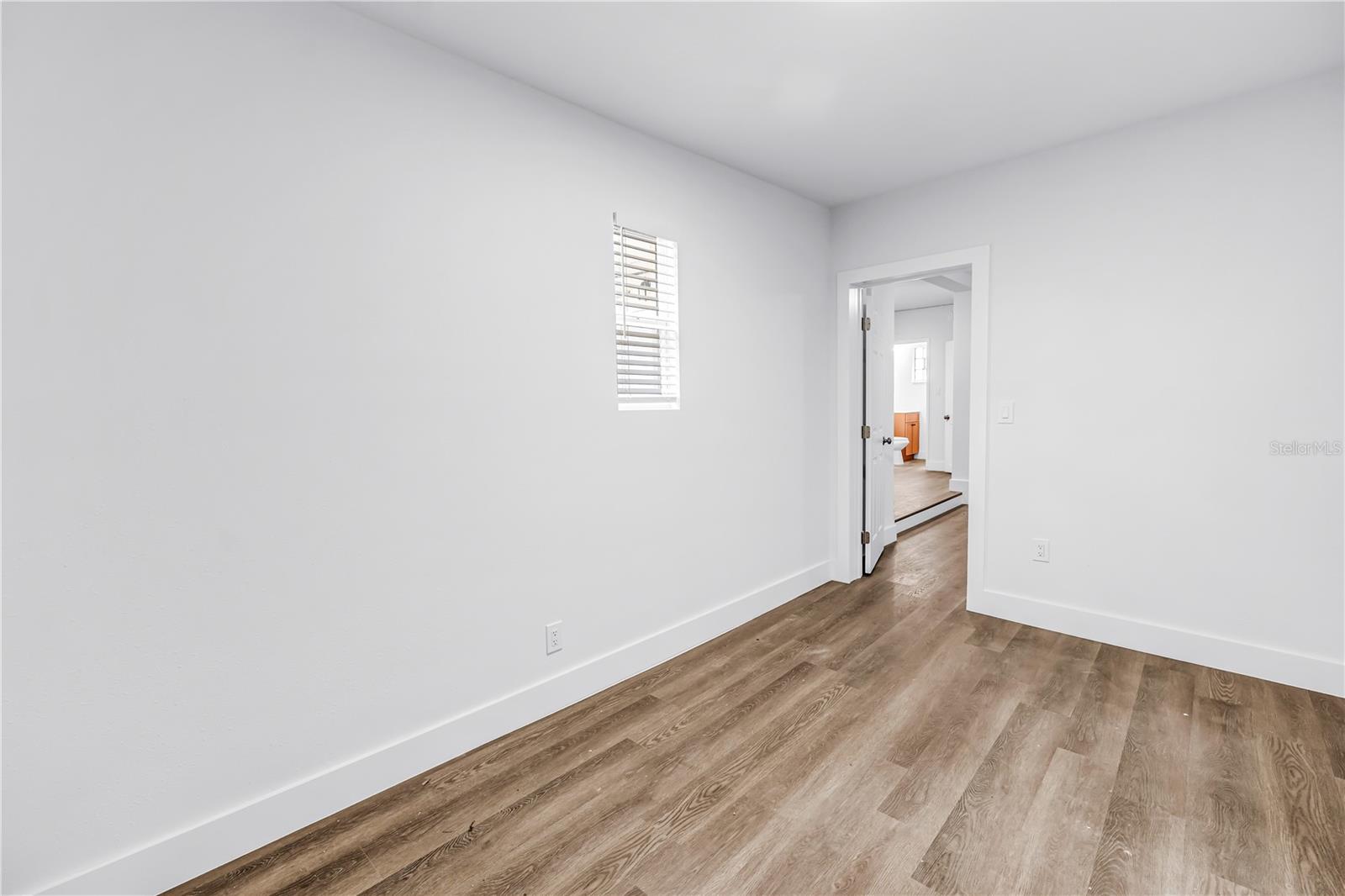 Image 29 of 62 For 110 Monroe Circle N 1