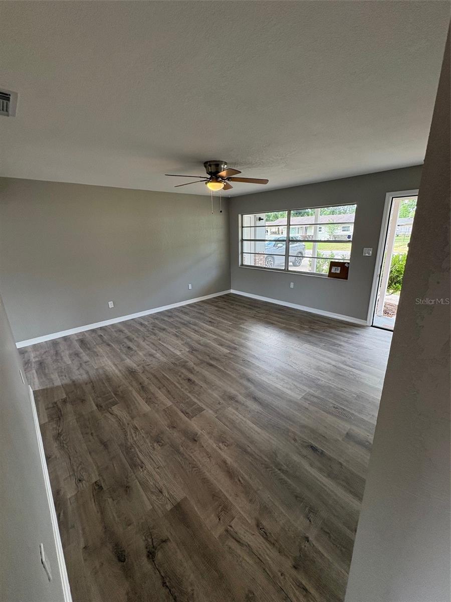 Image 7 of 27 For 2100 52nd Street