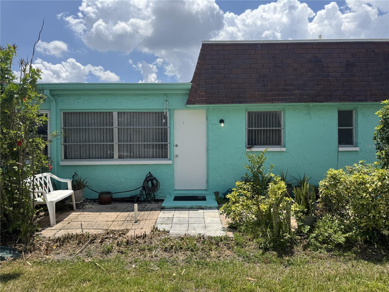 Listing photo id 14 for 7007 Versailles N N-a