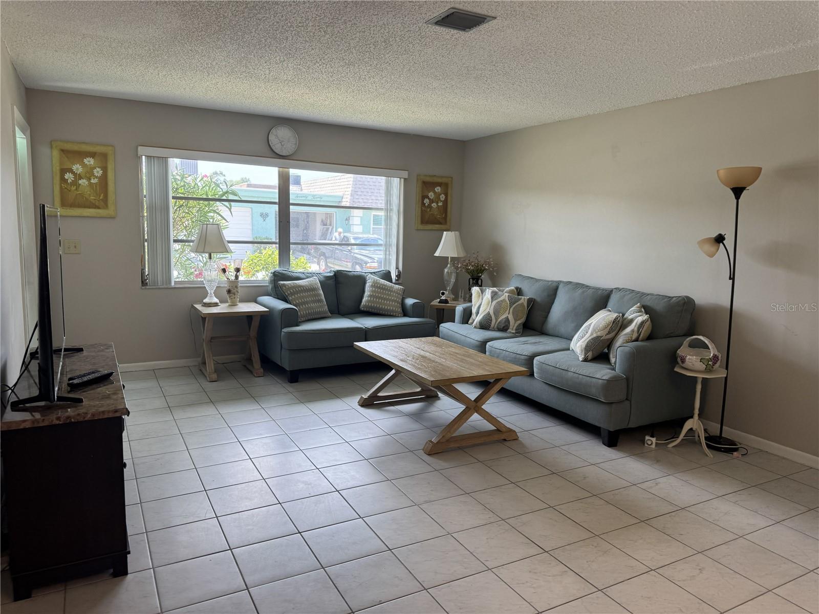 Listing photo id 1 for 7007 Versailles N N-a