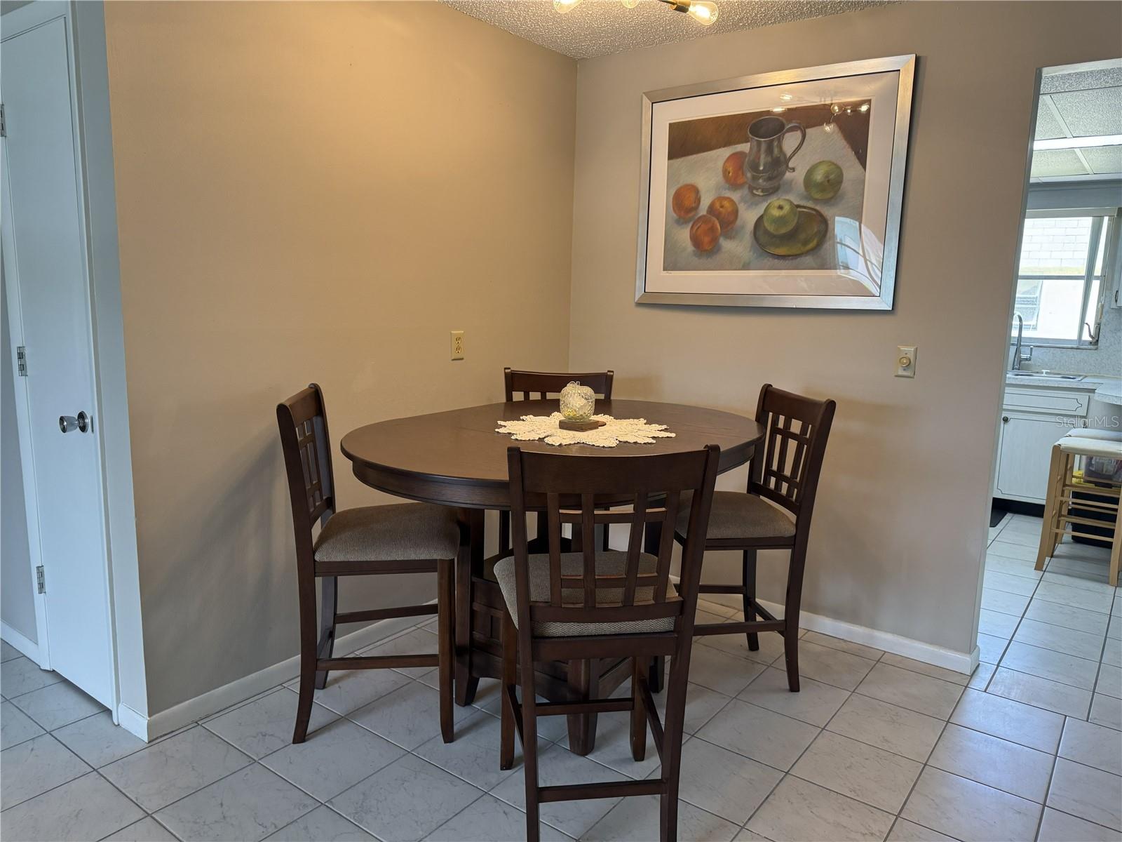 Listing photo id 2 for 7007 Versailles N N-a