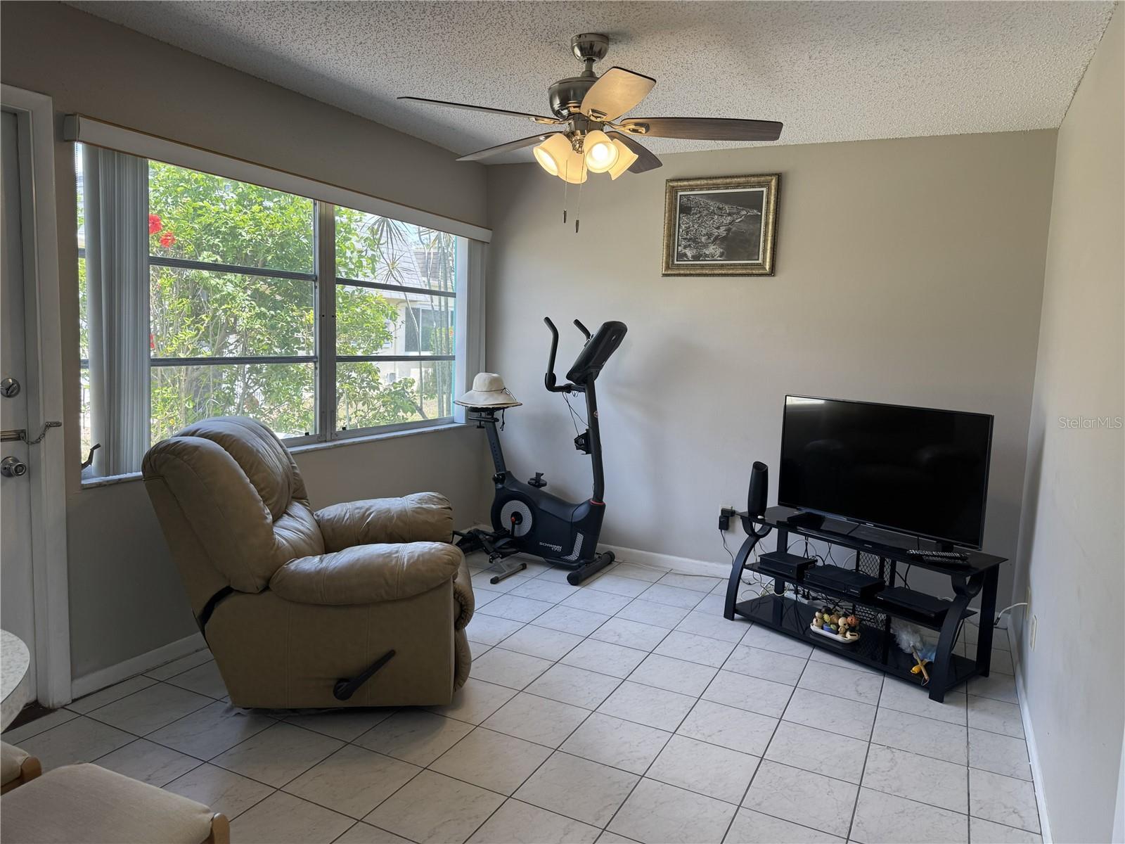 Listing photo id 5 for 7007 Versailles N N-a