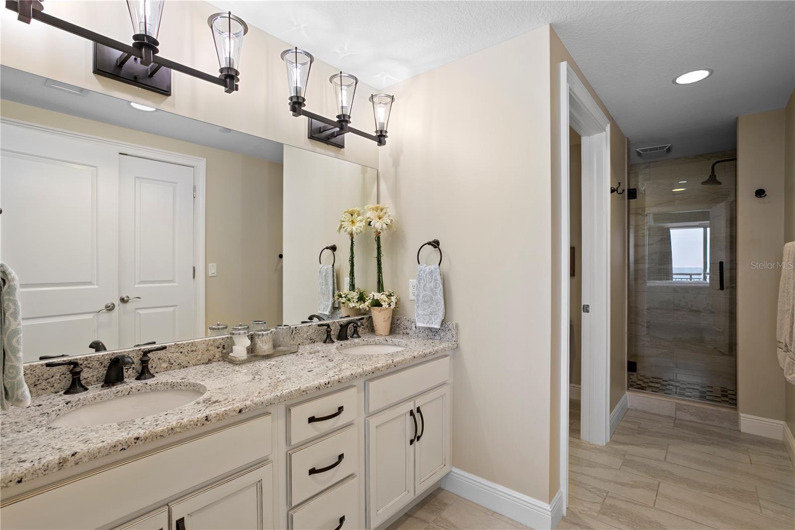 Image 39 of 92 For 301 Gulfview Boulevard 604