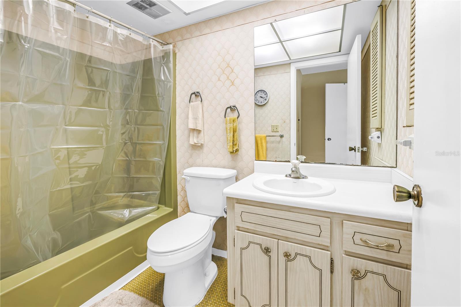 Image 17 of 46 For 2740 Highlands Boulevard B