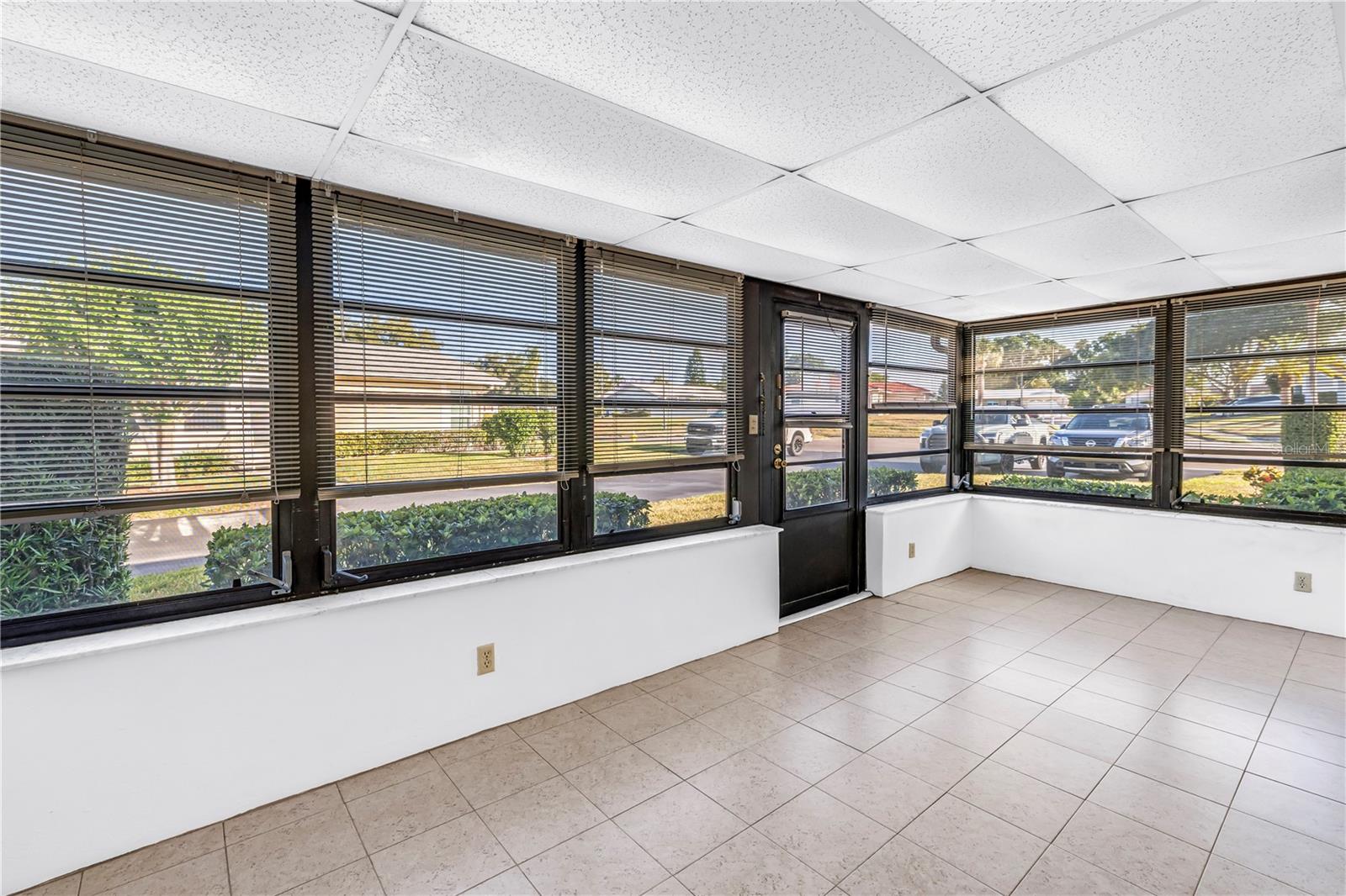 Image 25 of 46 For 2740 Highlands Boulevard B