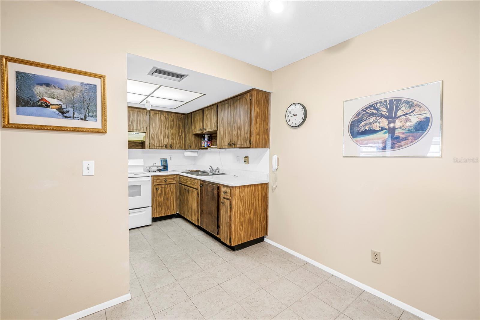 Image 9 of 46 For 2740 Highlands Boulevard B