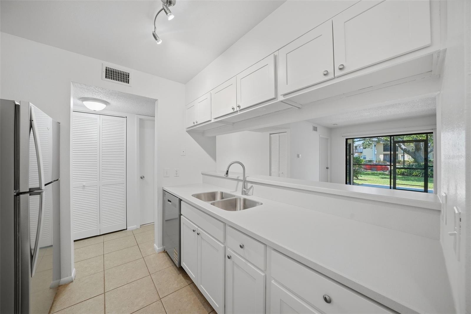Image 3 of 51 For 3001 58th Avenue S 1005