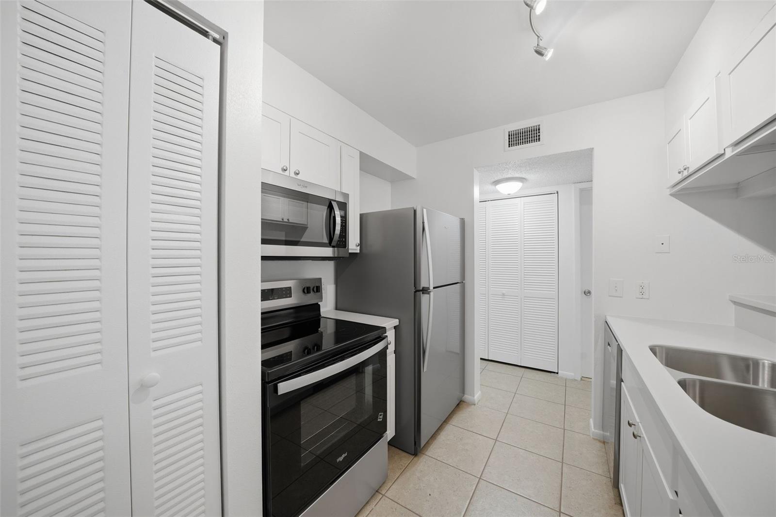 Image 5 of 51 For 3001 58th Avenue S 1005
