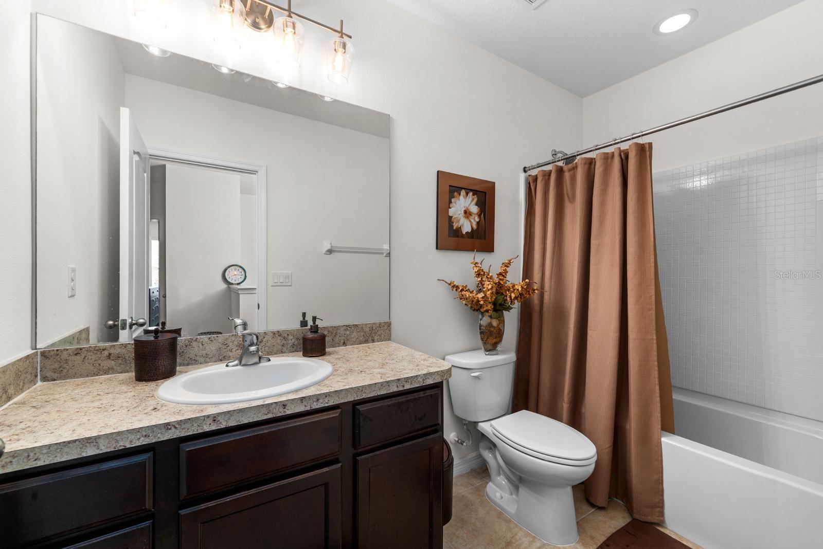 Image 15 of 27 For 824 Ashentree Drive
