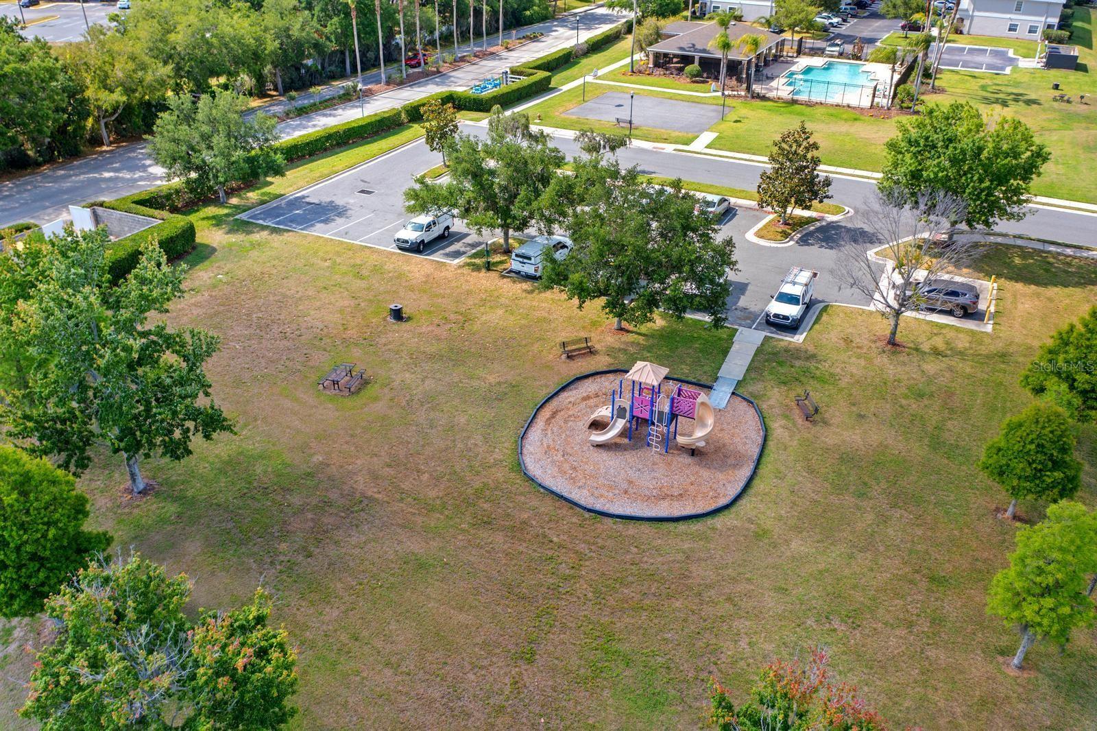 Image 18 of 27 For 824 Ashentree Drive