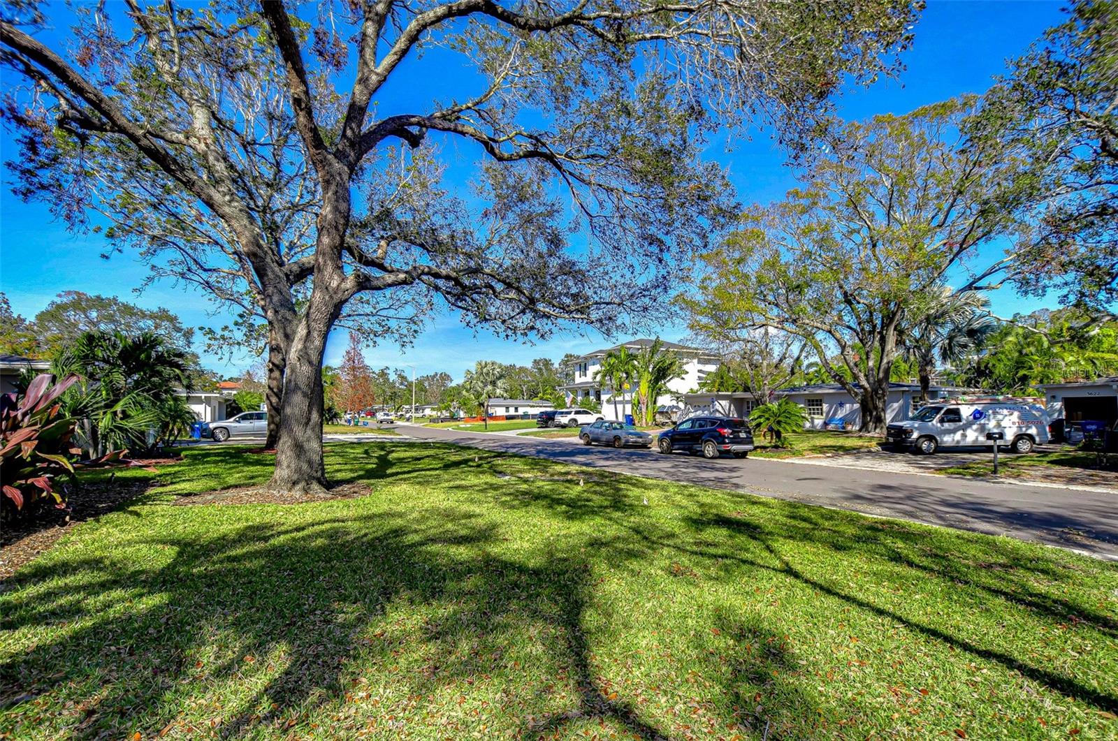 Image 9 of 13 For 3621 Belcher Drive
