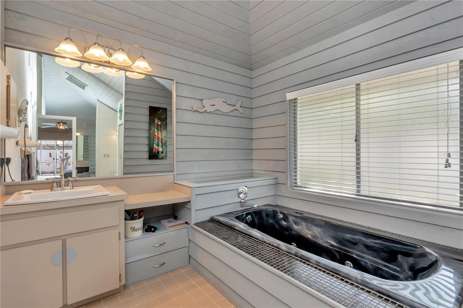 Image 18 of 51 For 2820 Valencia Lane W