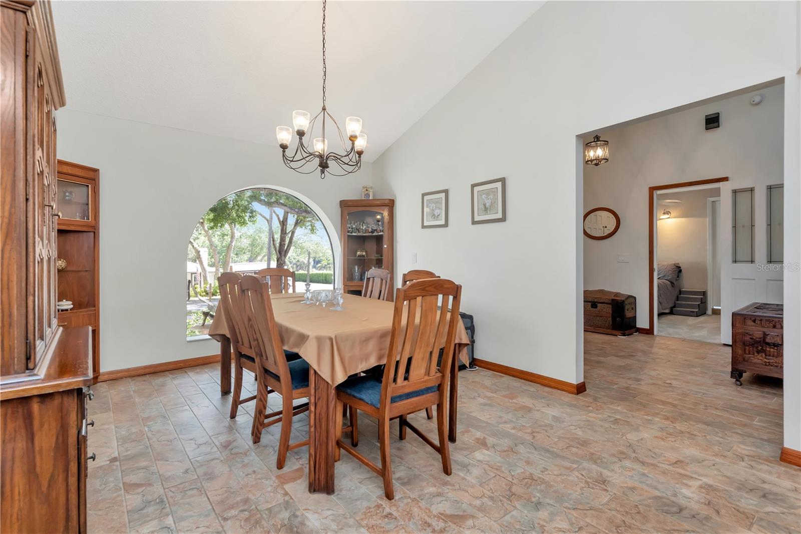 Image 8 of 51 For 2820 Valencia Lane W