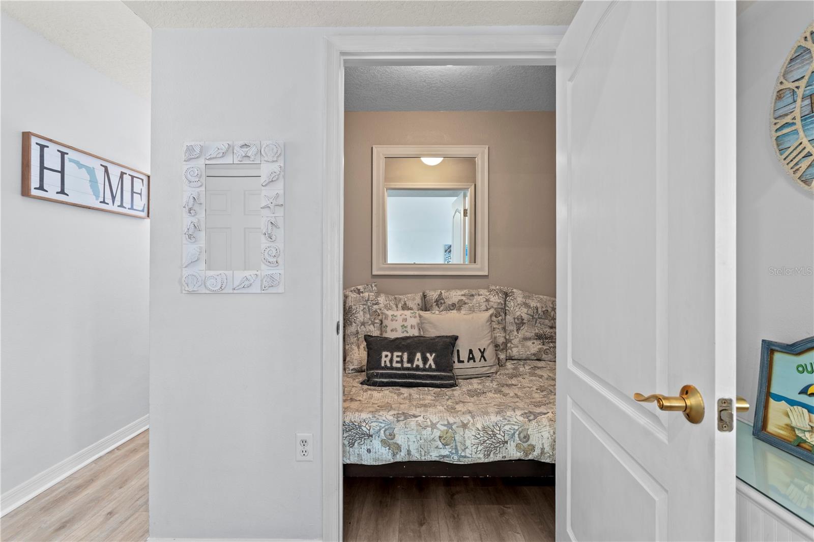 Image 21 of 41 For 13095 Gulf Lane