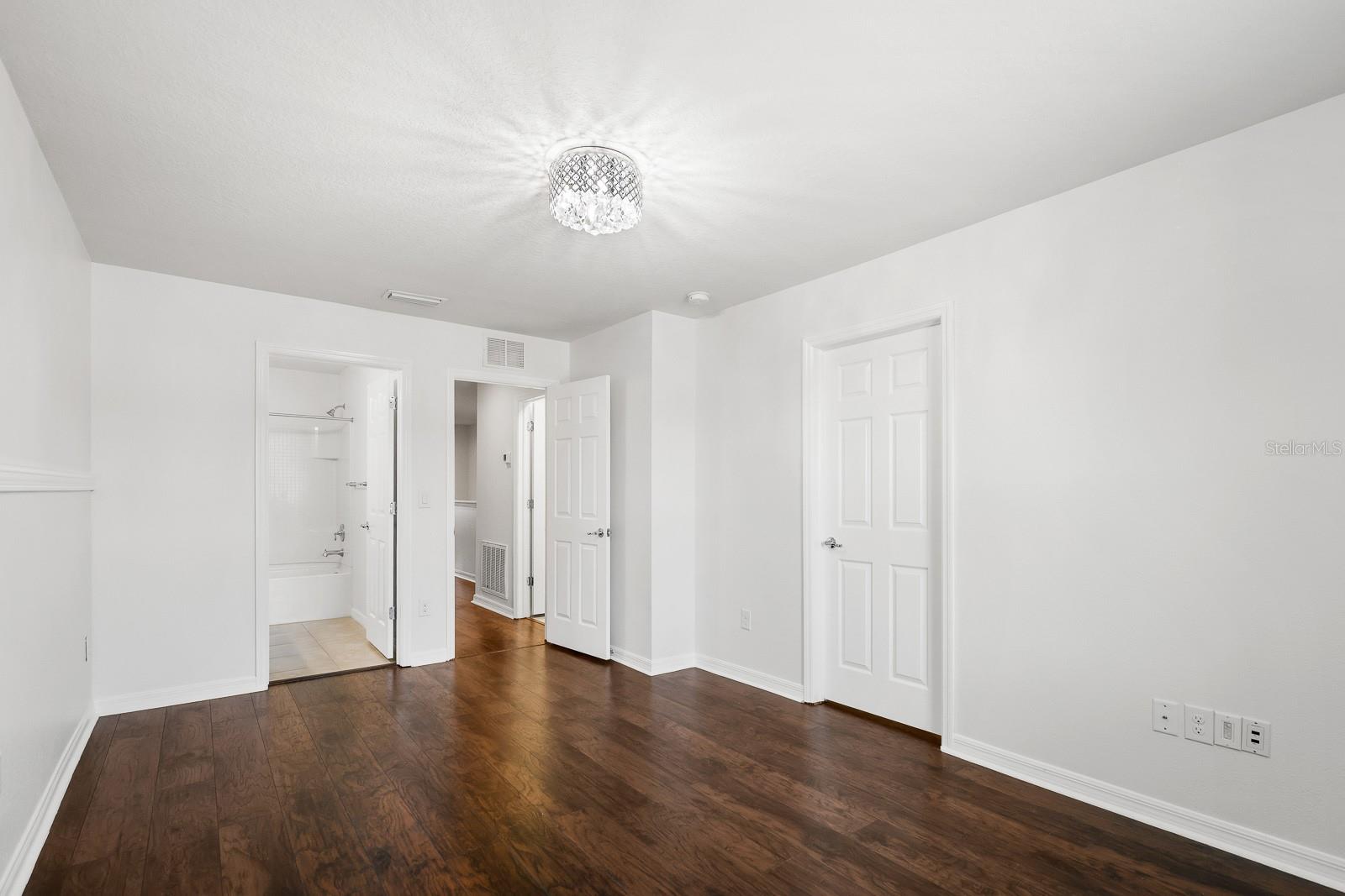 Image 18 of 22 For 9211 Hillcroft Drive