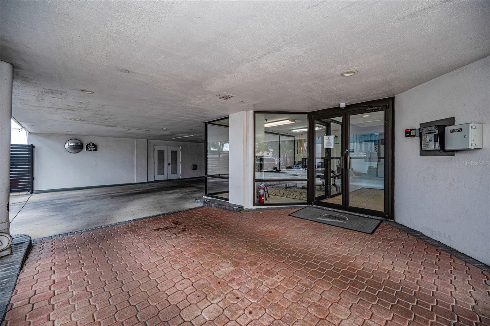 Image 11 of 100 For 2 Adalia Avenue 605