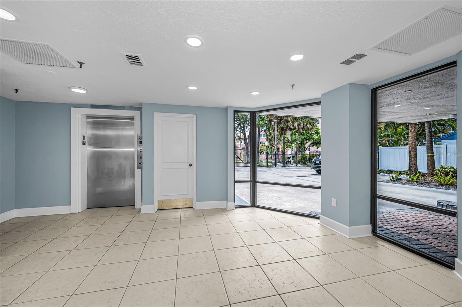 Image 13 of 100 For 2 Adalia Avenue 605