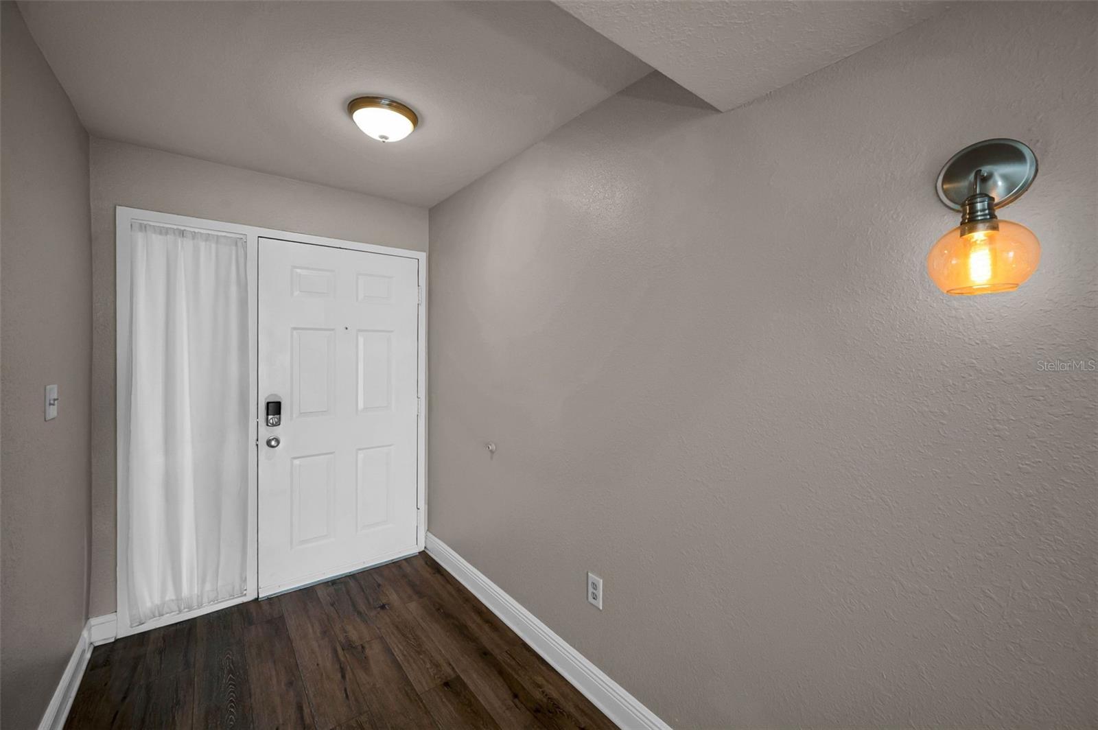 Image 18 of 100 For 2 Adalia Avenue 605
