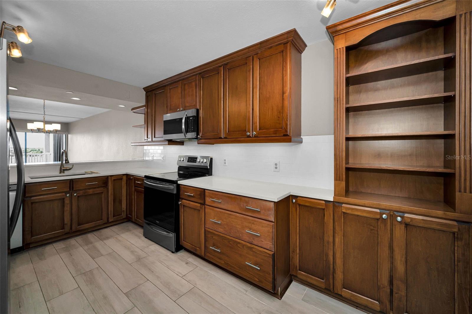 Image 21 of 100 For 2 Adalia Avenue 605