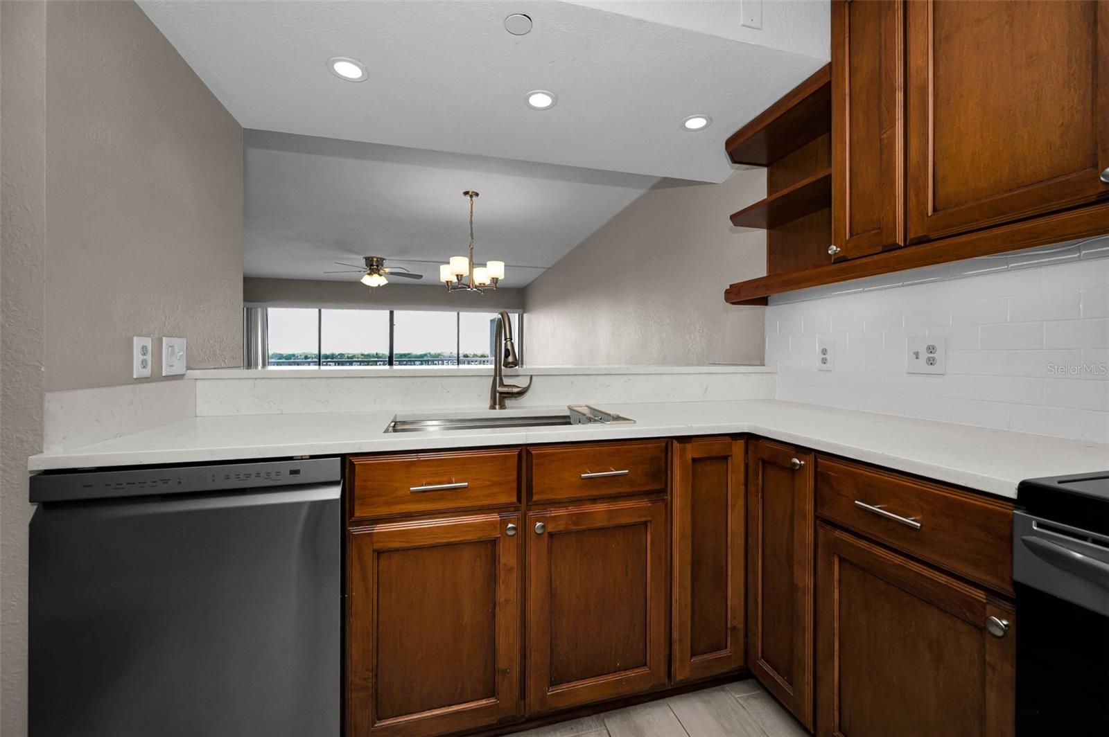Image 24 of 100 For 2 Adalia Avenue 605