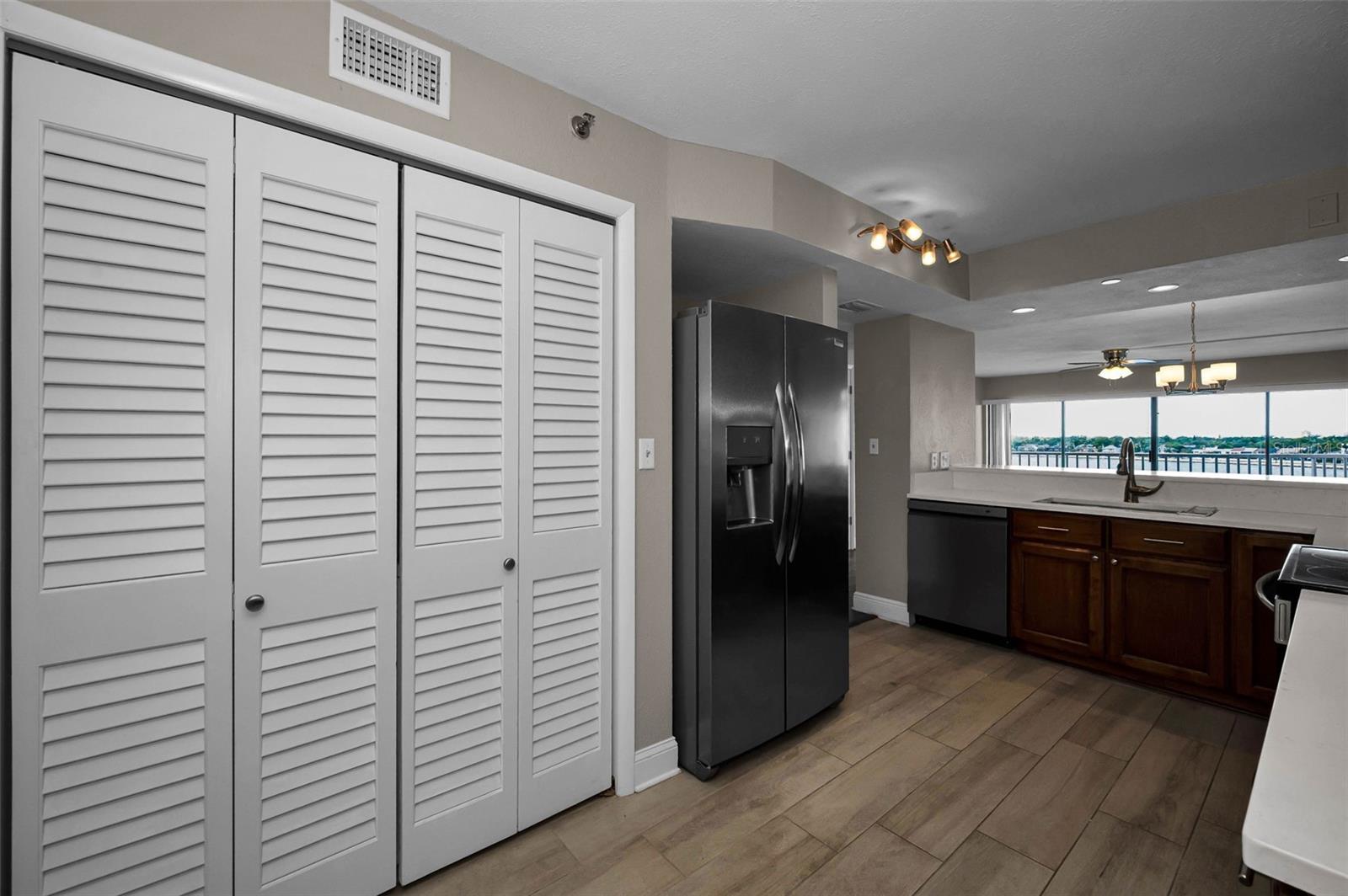 Image 25 of 100 For 2 Adalia Avenue 605