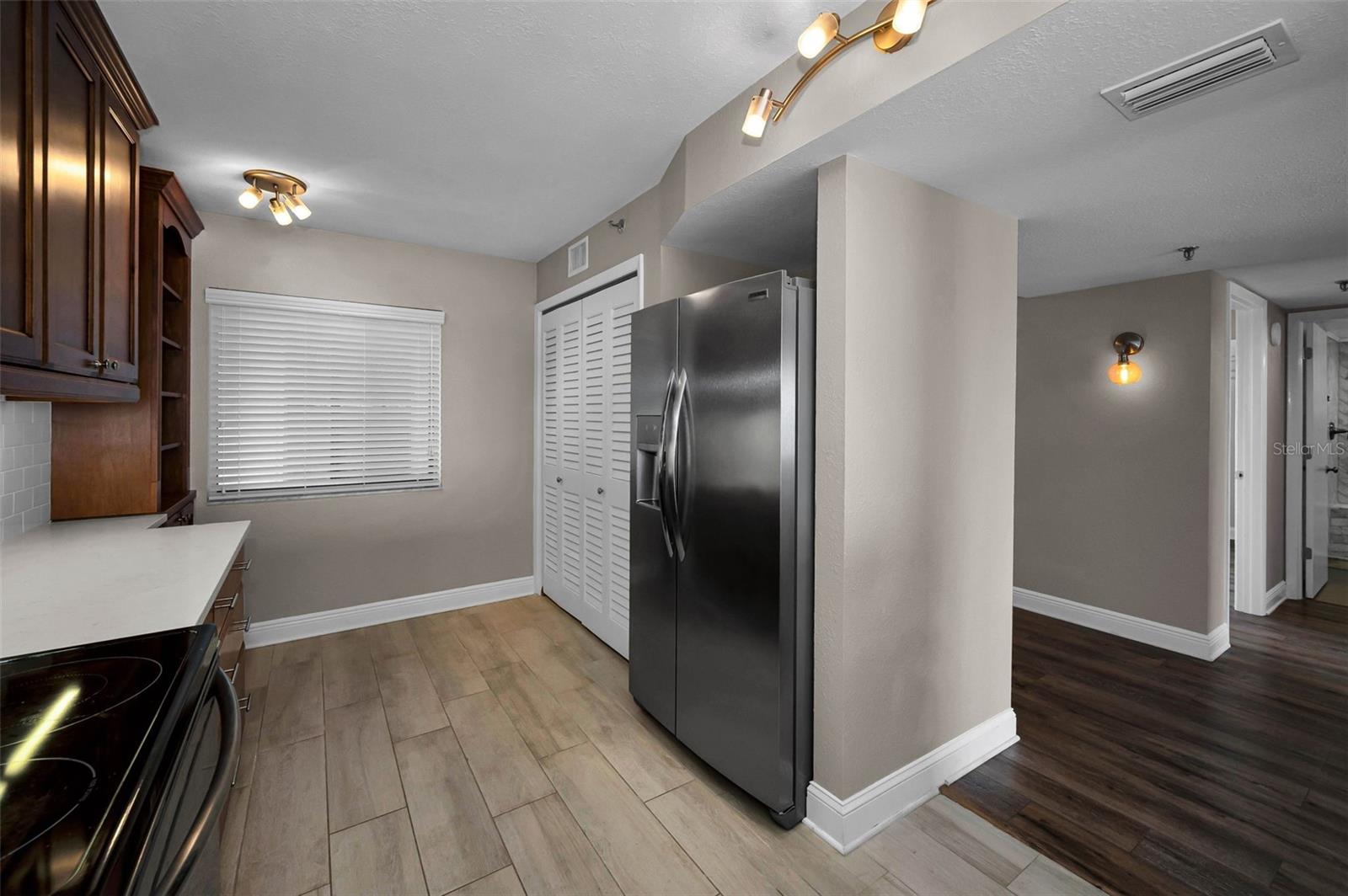 Image 28 of 100 For 2 Adalia Avenue 605