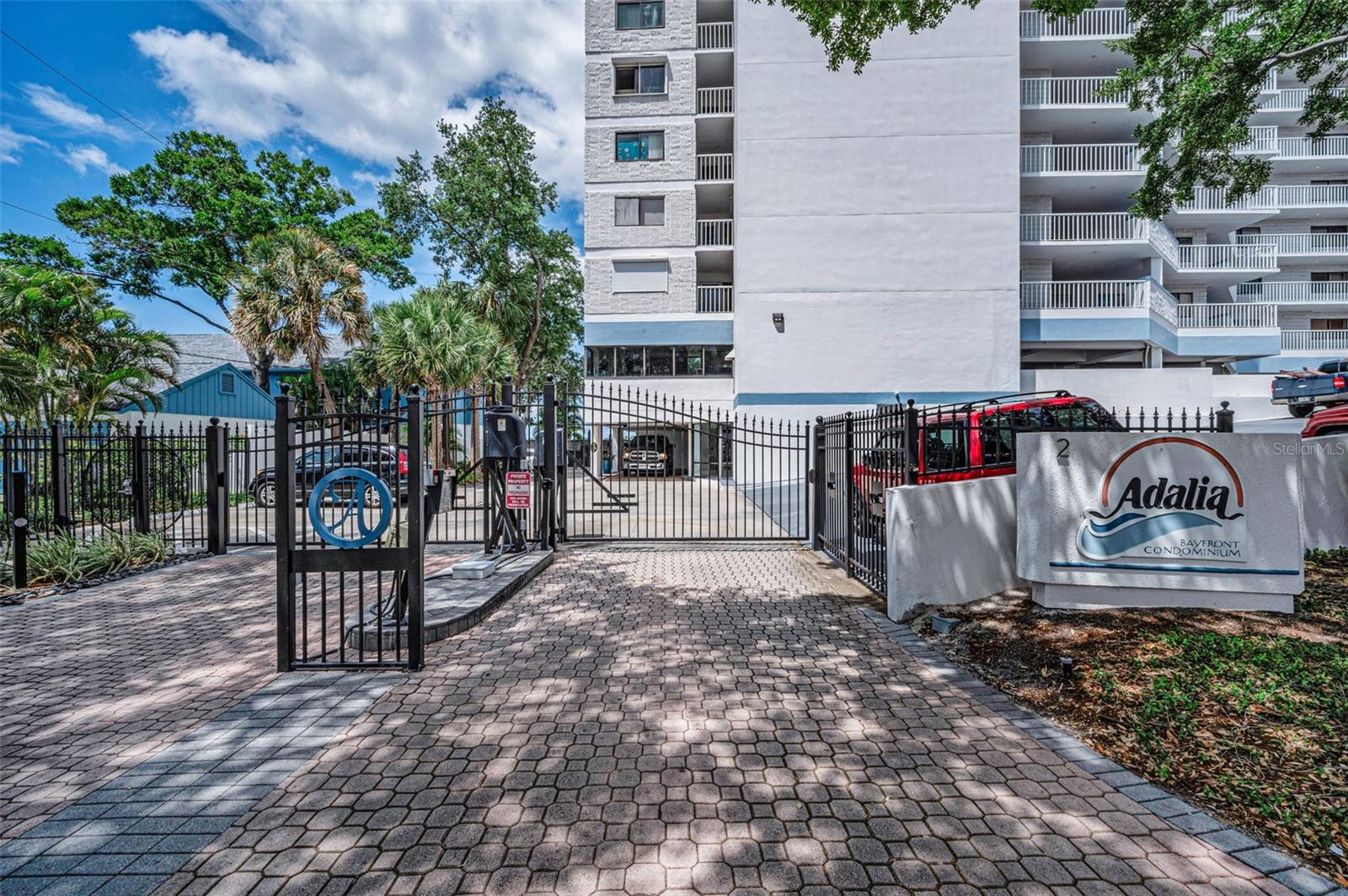Image 3 of 100 For 2 Adalia Avenue 605
