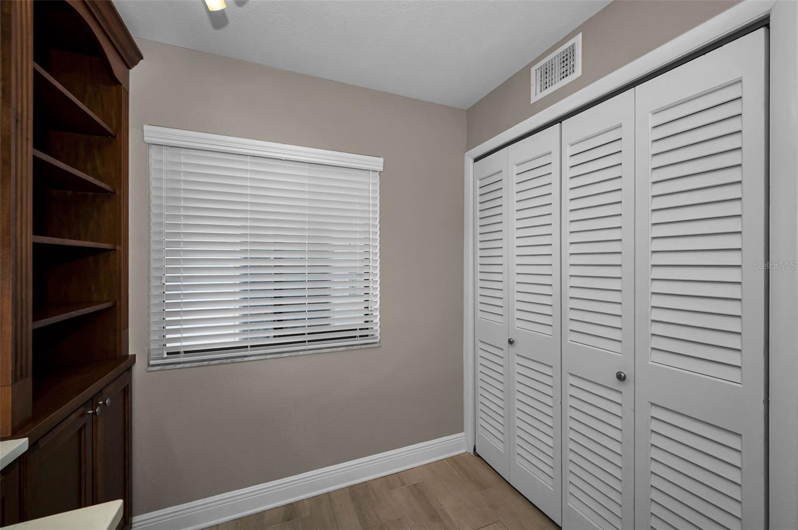 Image 31 of 100 For 2 Adalia Avenue 605