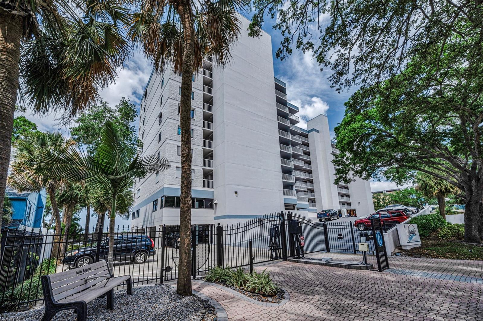 Image 4 of 100 For 2 Adalia Avenue 605