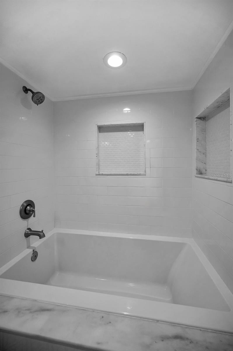 Image 54 of 100 For 2 Adalia Avenue 605