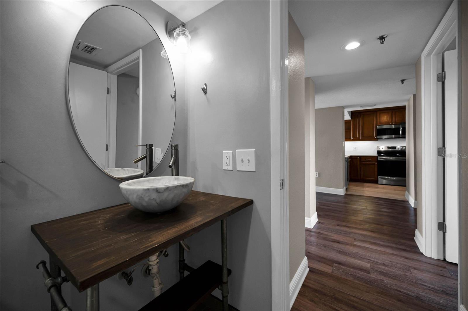 Image 60 of 100 For 2 Adalia Avenue 605