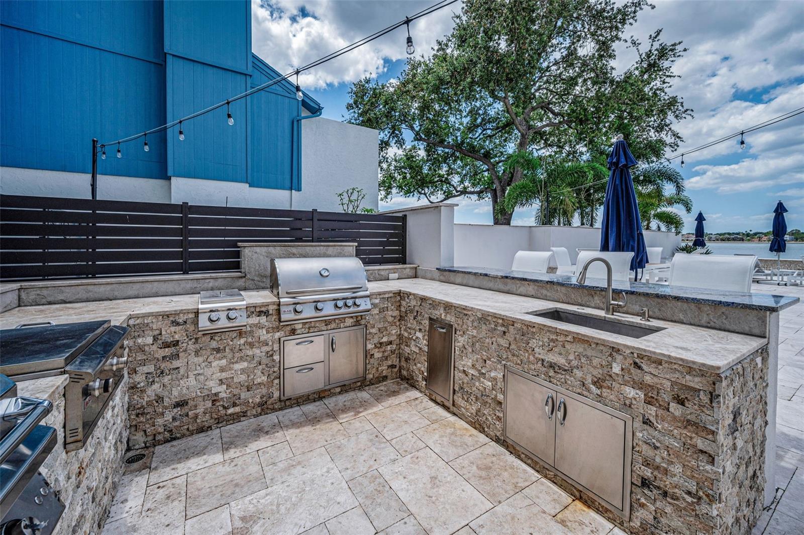 Image 72 of 100 For 2 Adalia Avenue 605