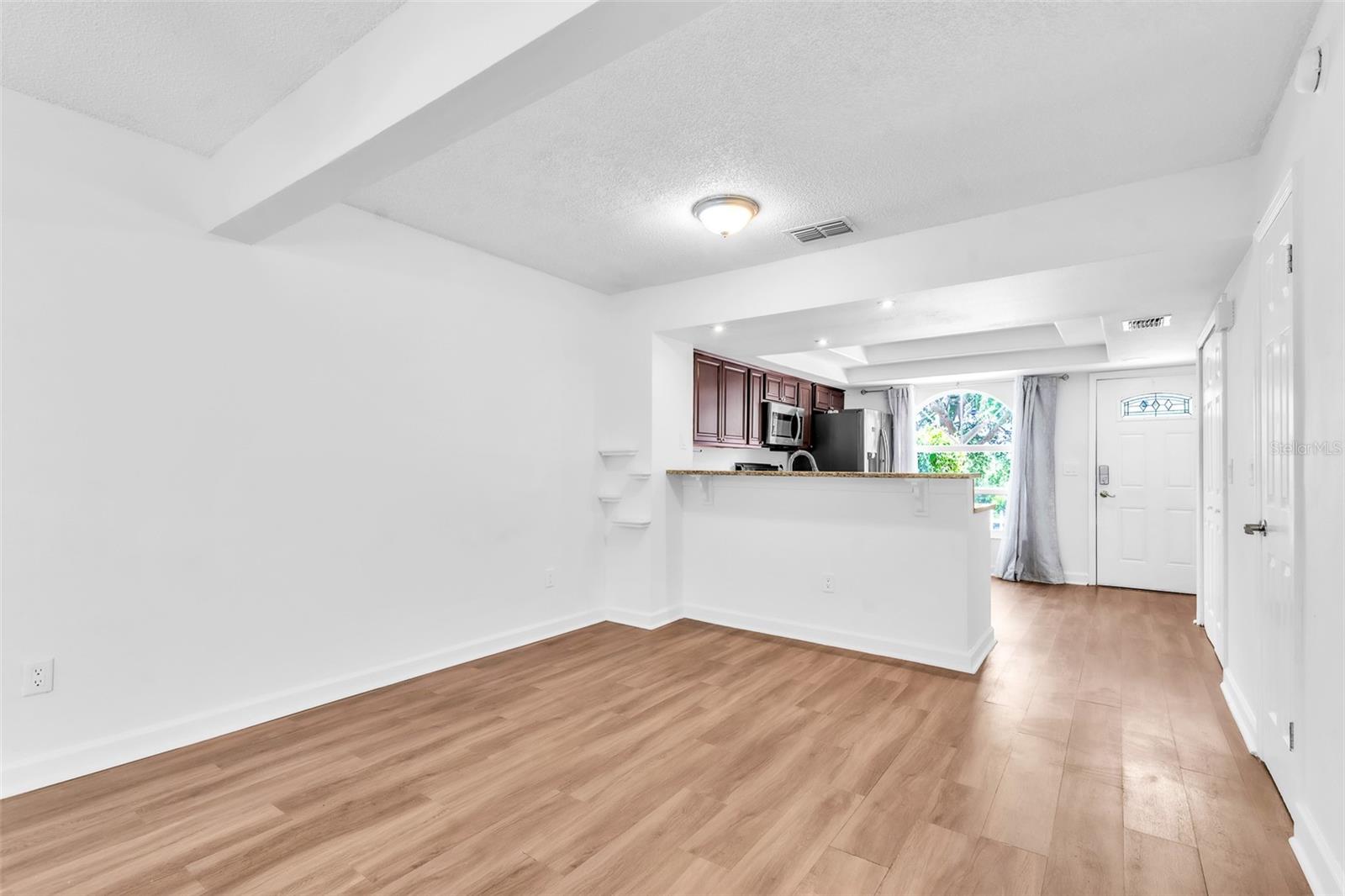 Listing photo id 8 for 3303 Brigadoon Drive