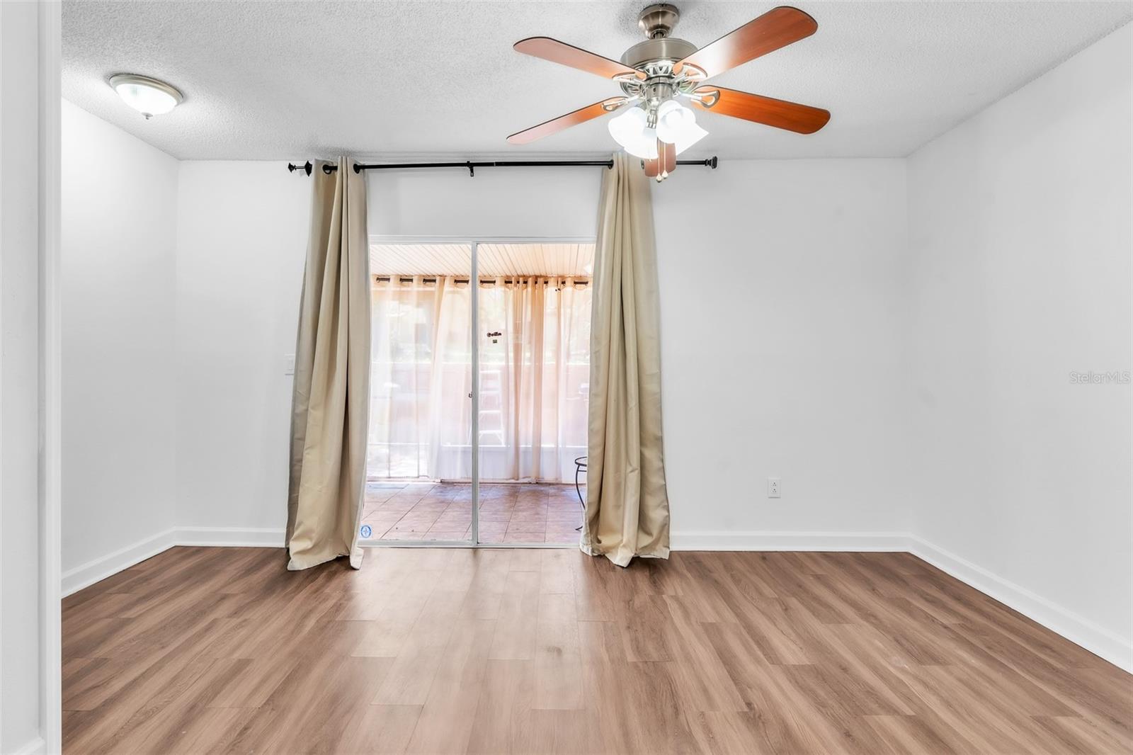 Listing photo id 12 for 3303 Brigadoon Drive