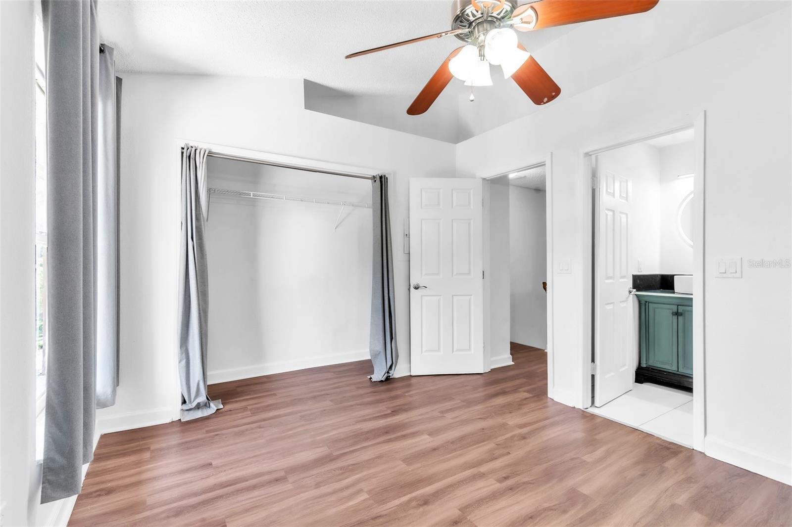Listing photo id 20 for 3303 Brigadoon Drive