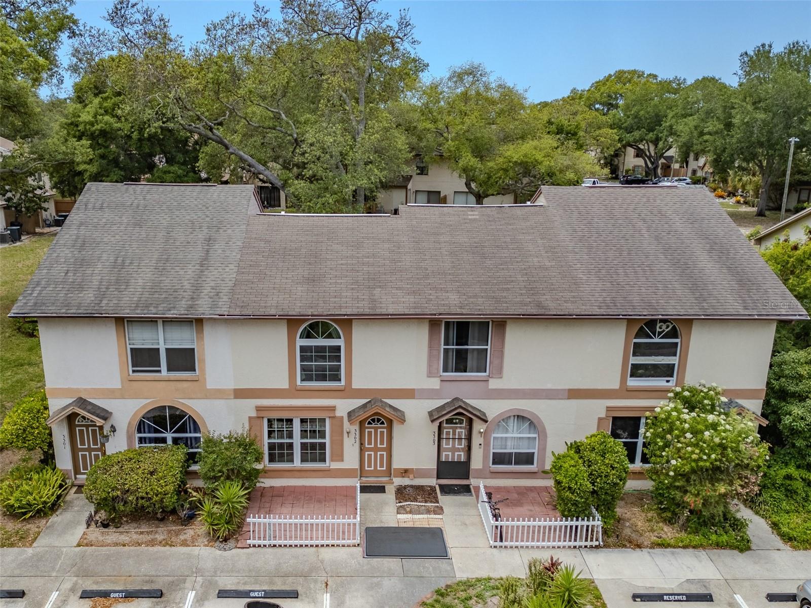 Listing photo id 1 for 3303 Brigadoon Drive