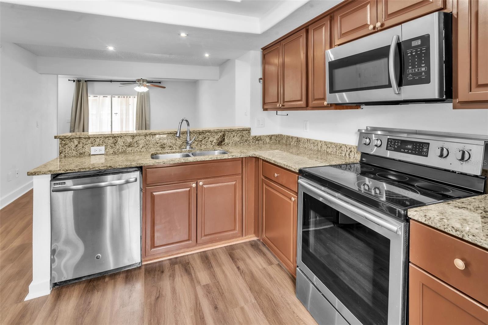 Listing photo id 4 for 3303 Brigadoon Drive